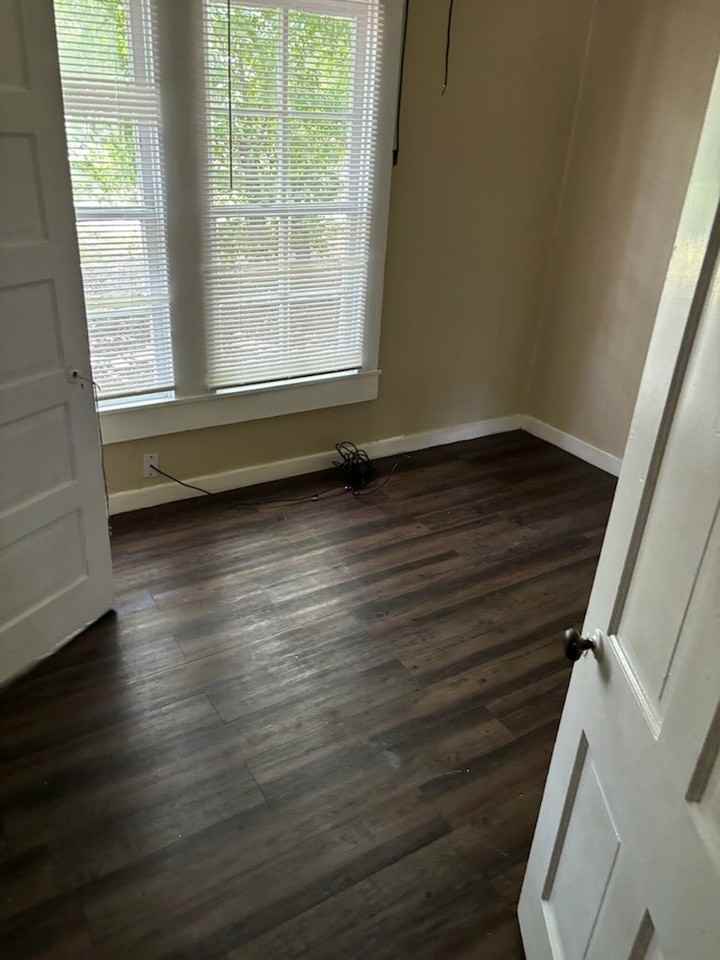 111 White Oak St #1 - Photo 5 of 8