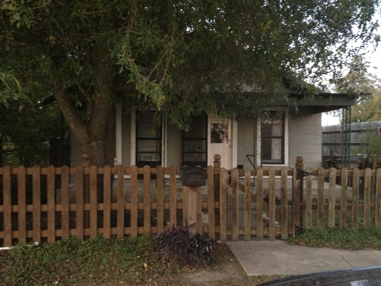 111 White Oak St #1 - Photo 6 of 8