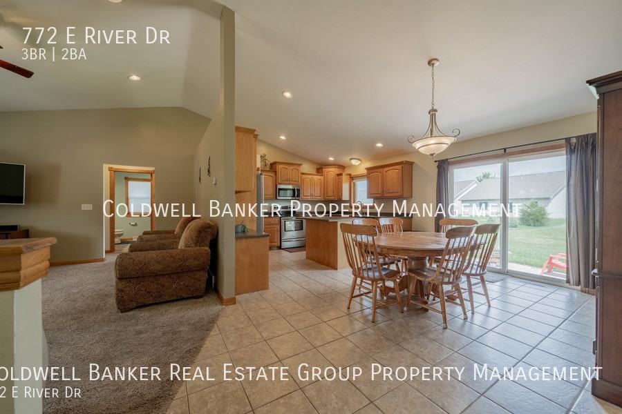 772 E River Dr - Photo 3 of 31