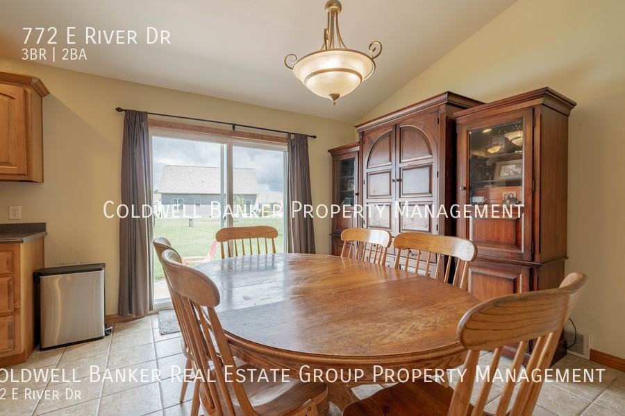 772 E River Dr - Photo 4 of 31