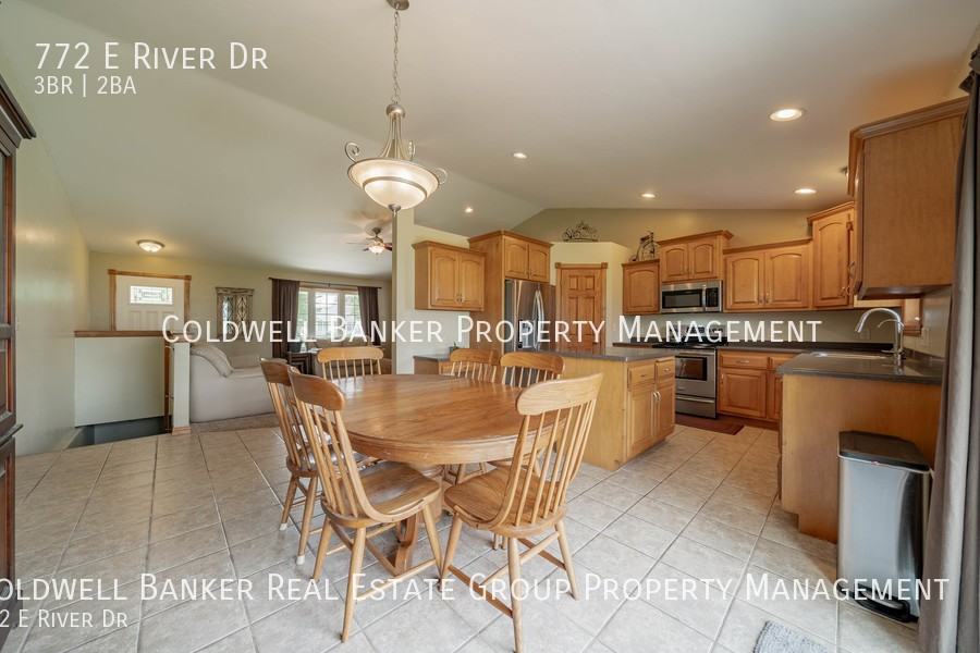 772 E River Dr - Photo 5 of 31
