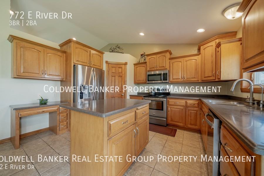 772 E River Dr - Photo 6 of 31