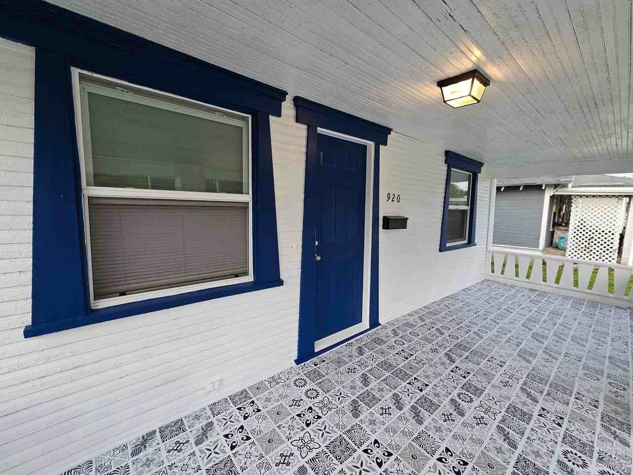 920 W Jackson St - Photo 2 of 15
