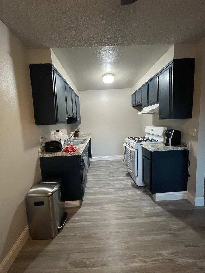 919 Bell St #A - Photo 5 of 12
