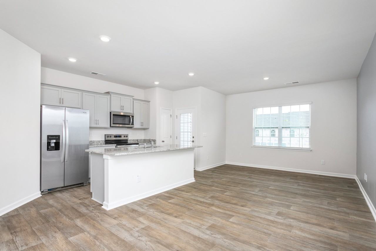 1193 Evelynnview Ln - Photo 7 of 39