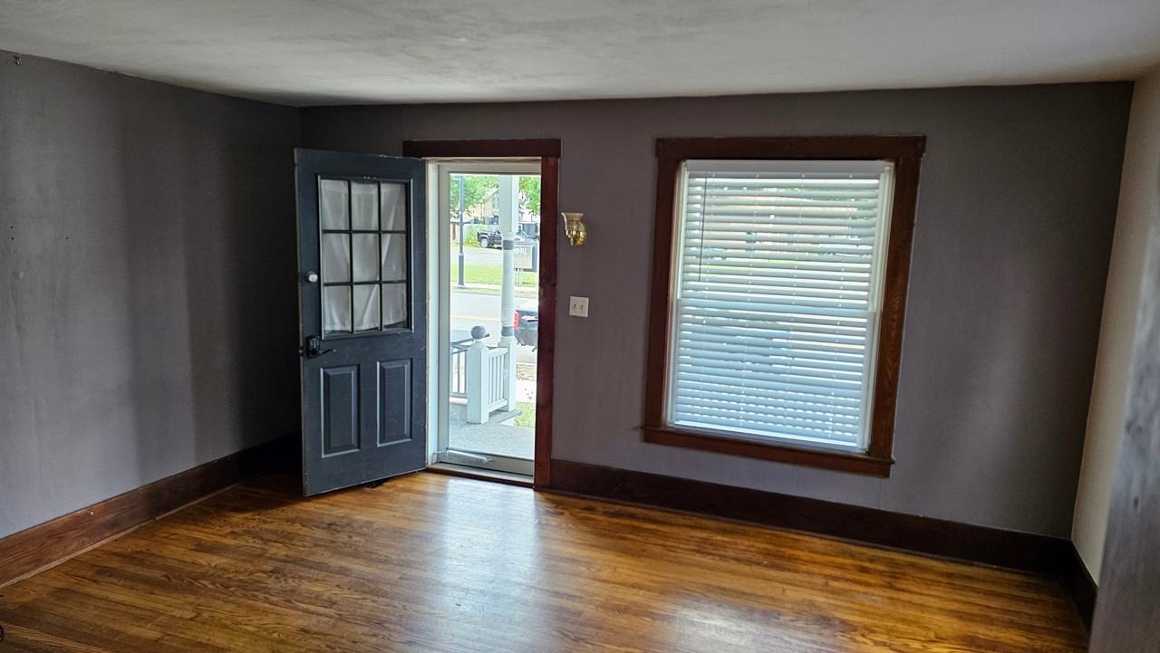53 Clinton Ave - Photo 2 of 14