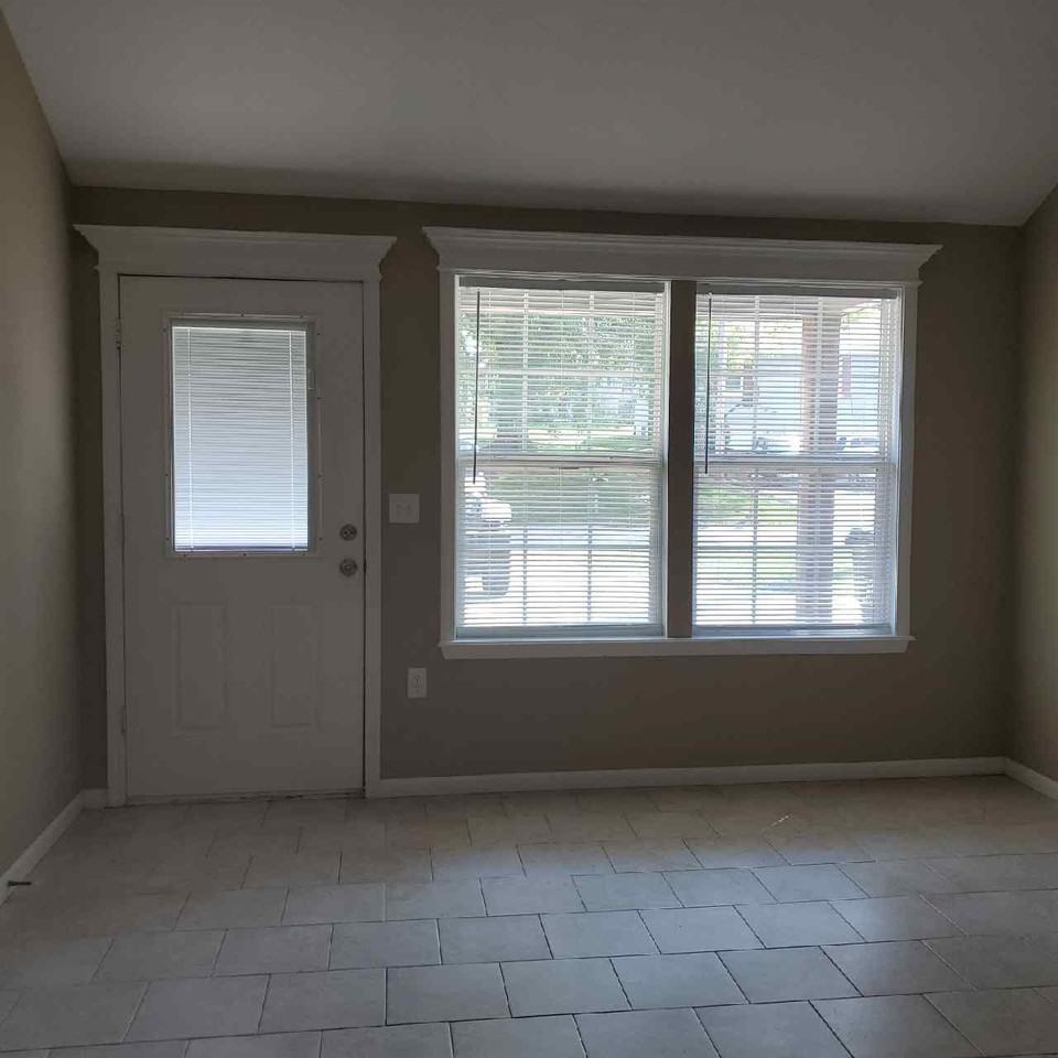 212 N Water St #A - Photo 2 of 12