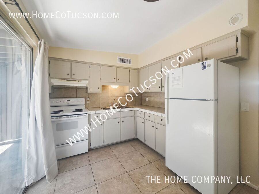 2233 N Catalina Ave - Photo 7 of 17
