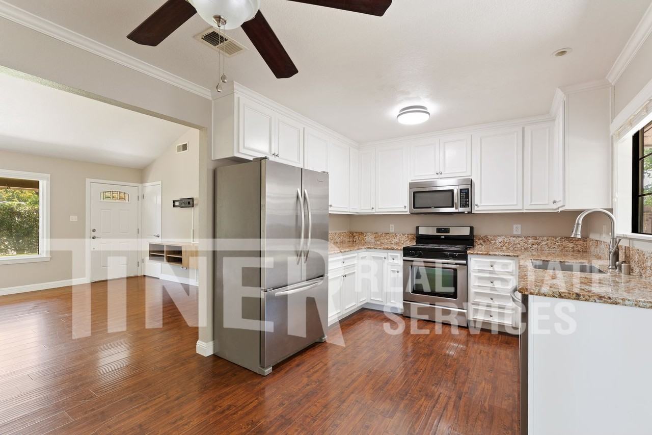 8950 Salmon Falls Dr - Photo 3 of 21