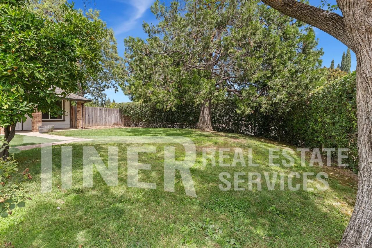 8950 Salmon Falls Dr - Photo 4 of 21