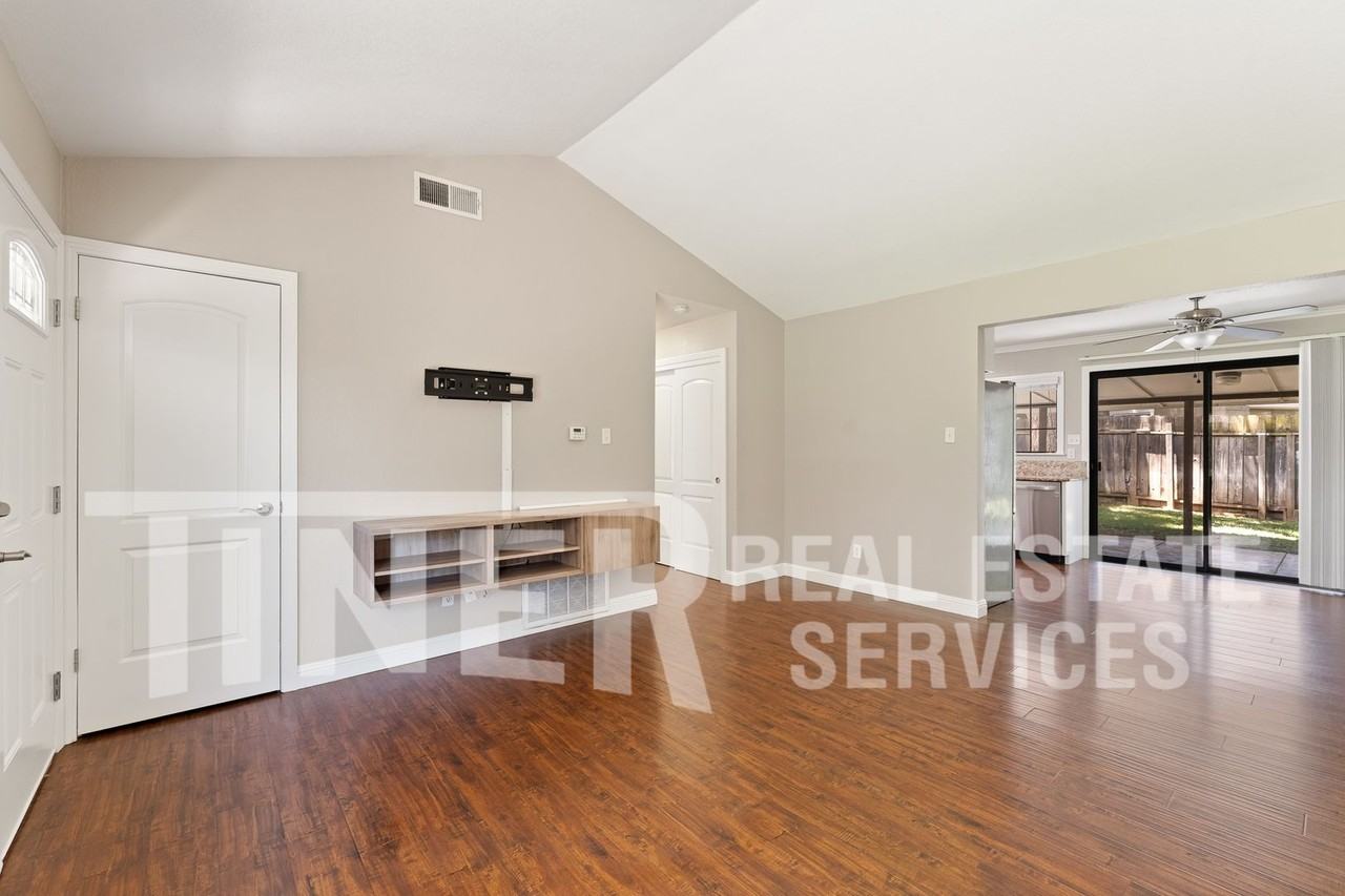8950 Salmon Falls Dr - Photo 7 of 21