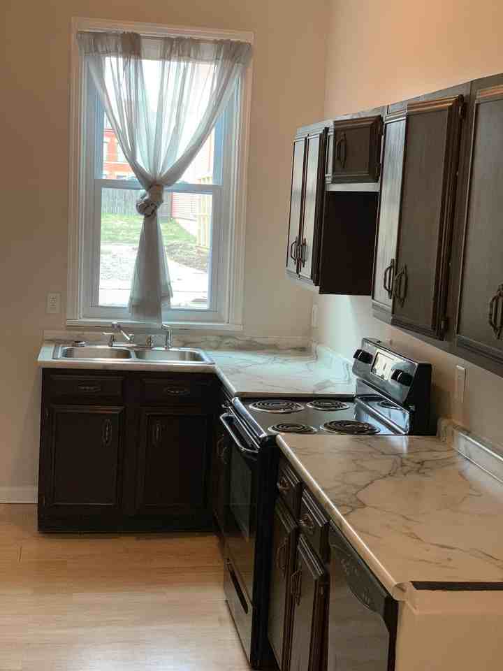 1414 N Franklin St - Photo 5 of 20
