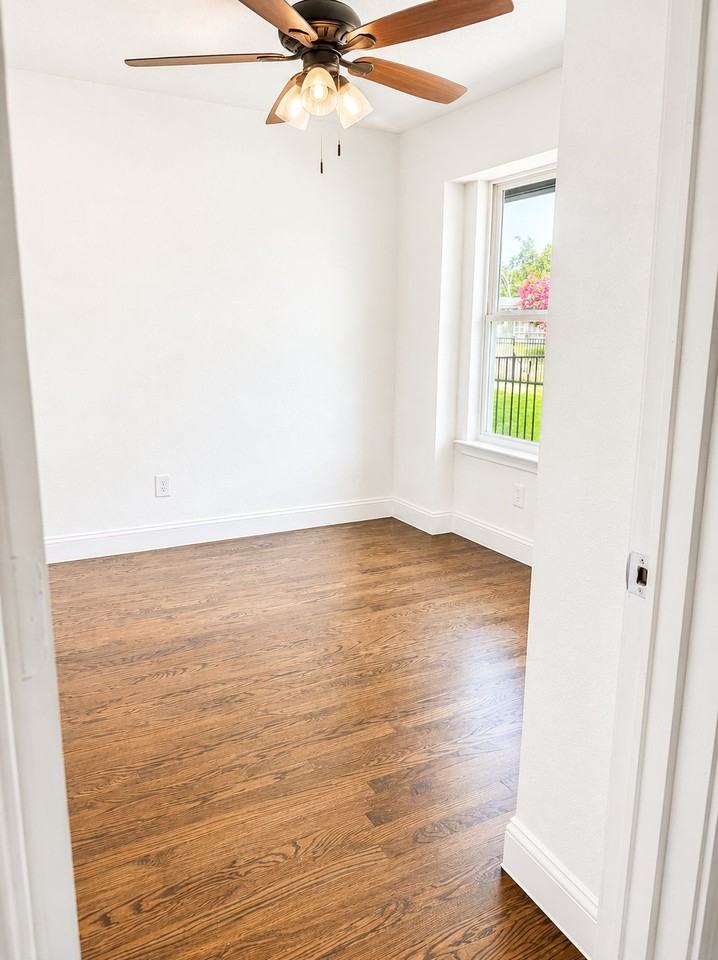 2614 Tolosa Dr - Photo 3 of 10