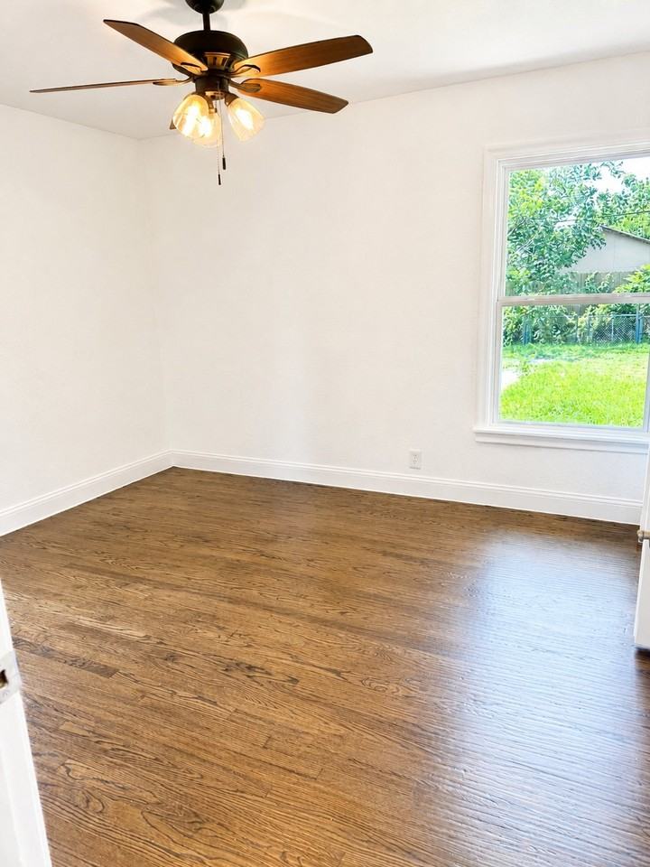2614 Tolosa Dr - Photo 6 of 10