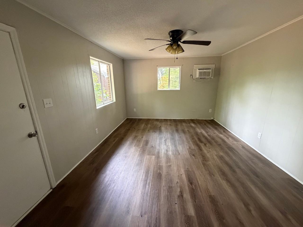 114 Oak Spring Ln - Photo 6 of 12