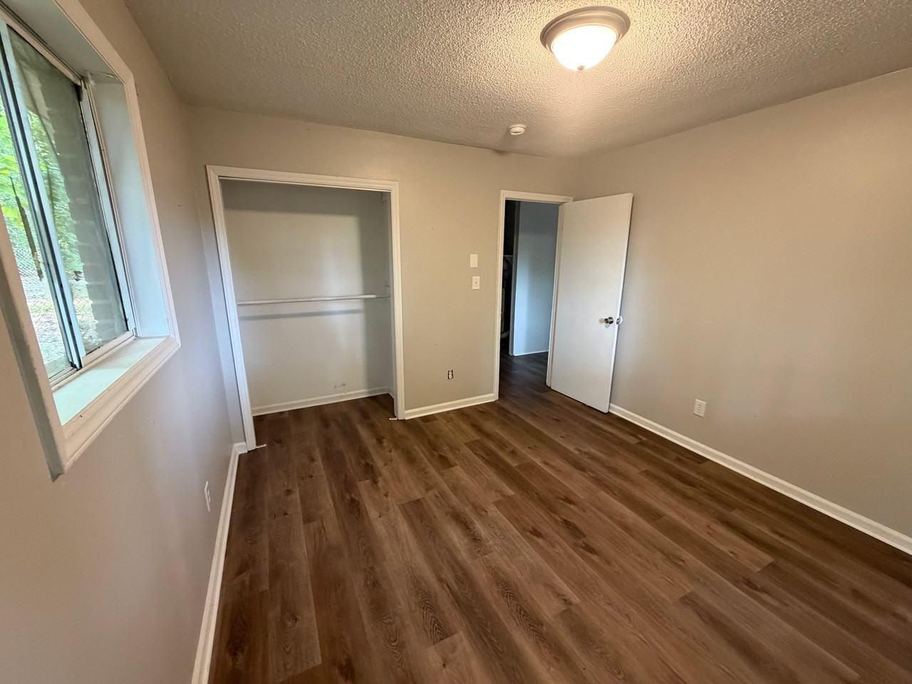 114 Oak Spring Ln - Photo 7 of 12
