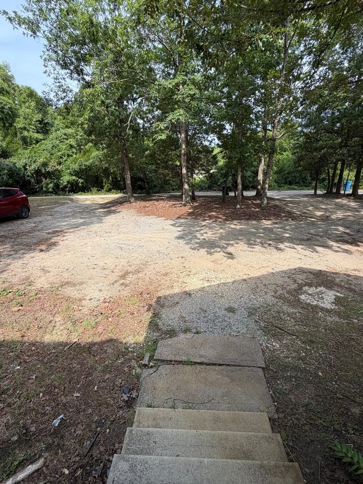 116 Oak Spring Ln - Photo 2 of 14