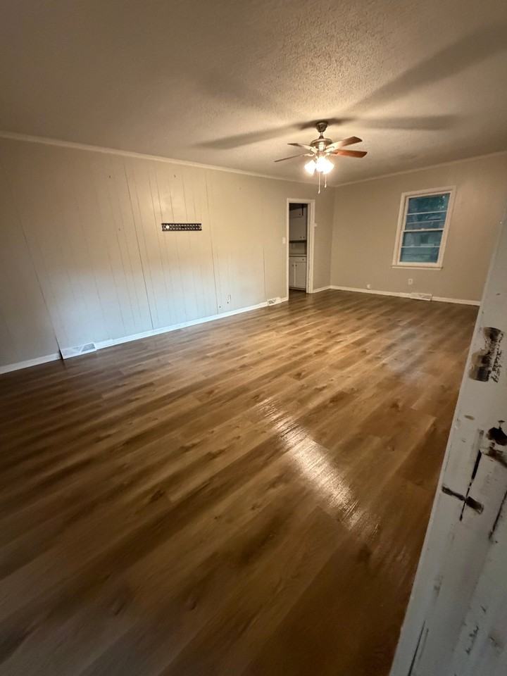 116 Oak Spring Ln - Photo 3 of 14