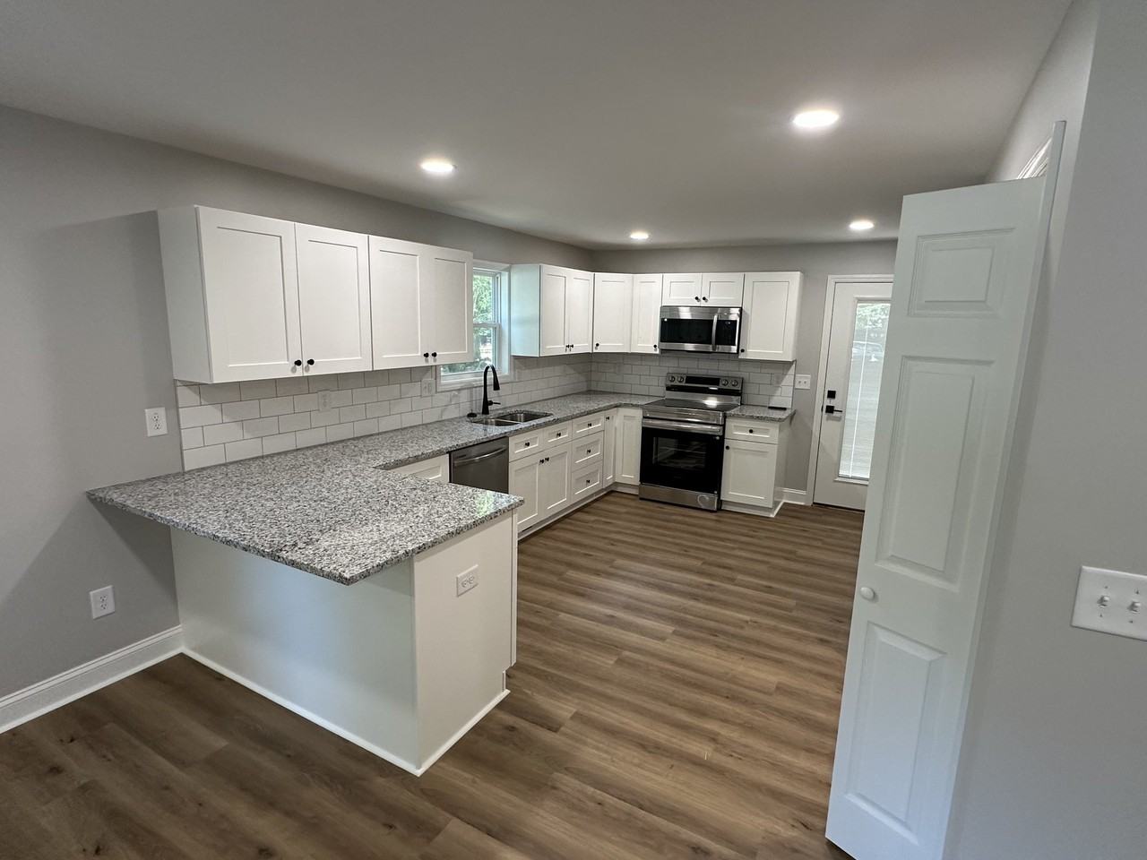 329 Tate Ave - Photo 4 of 12