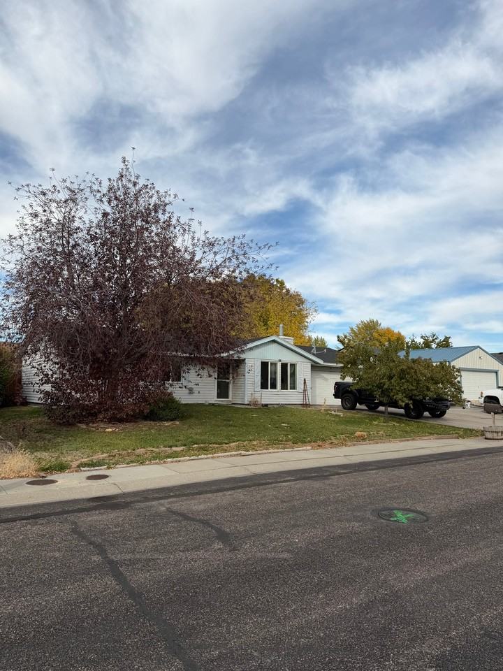 1578 Onyx Dr - Photo 2 of 19