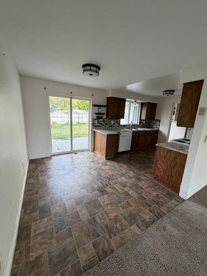 1578 Onyx Dr - Photo 5 of 19