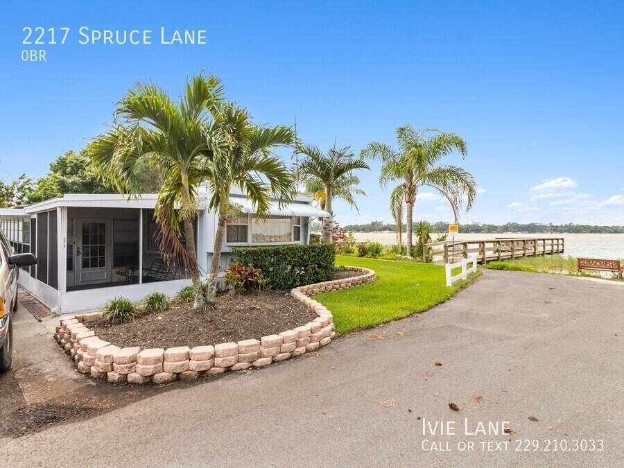 2217 Spruce Ln - Photo 5 of 23