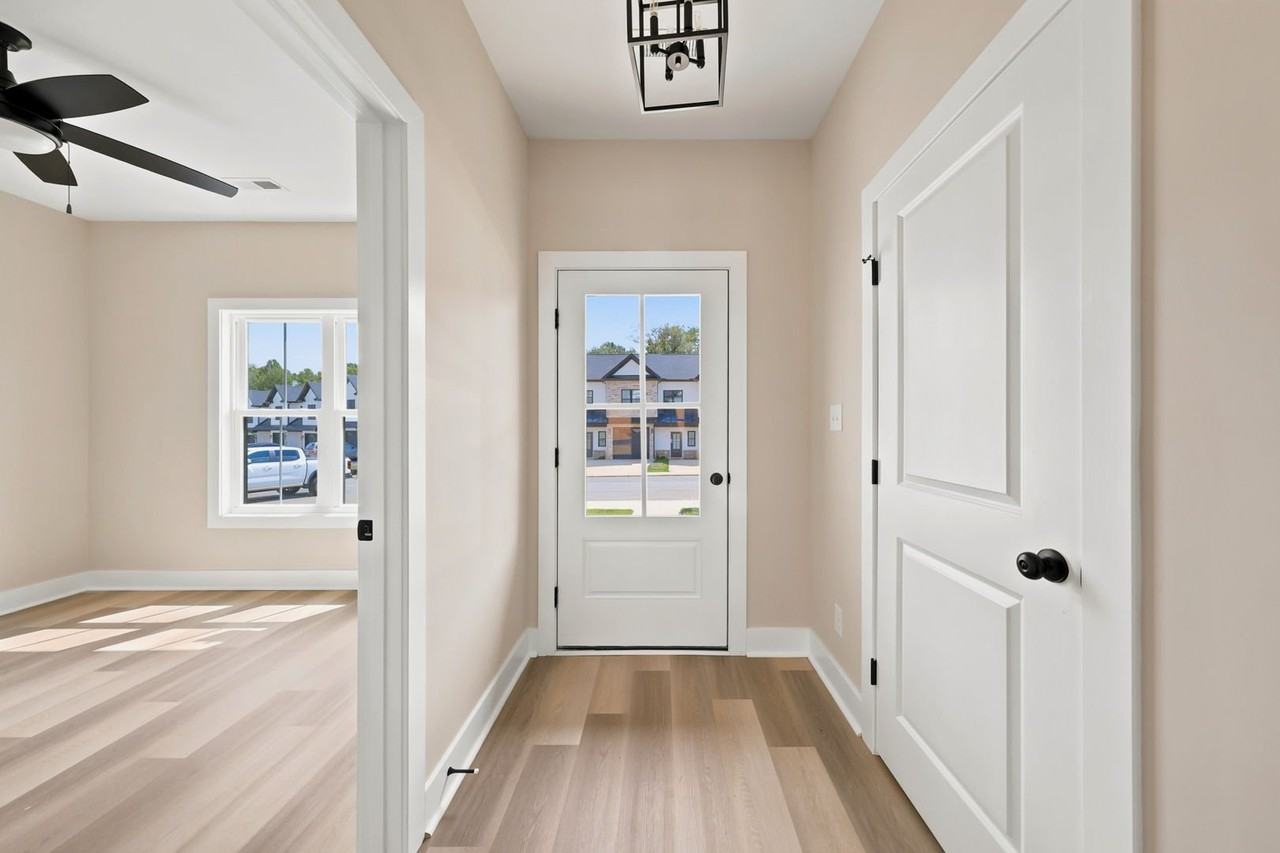 126 Luke Ct - Photo 3 of 34