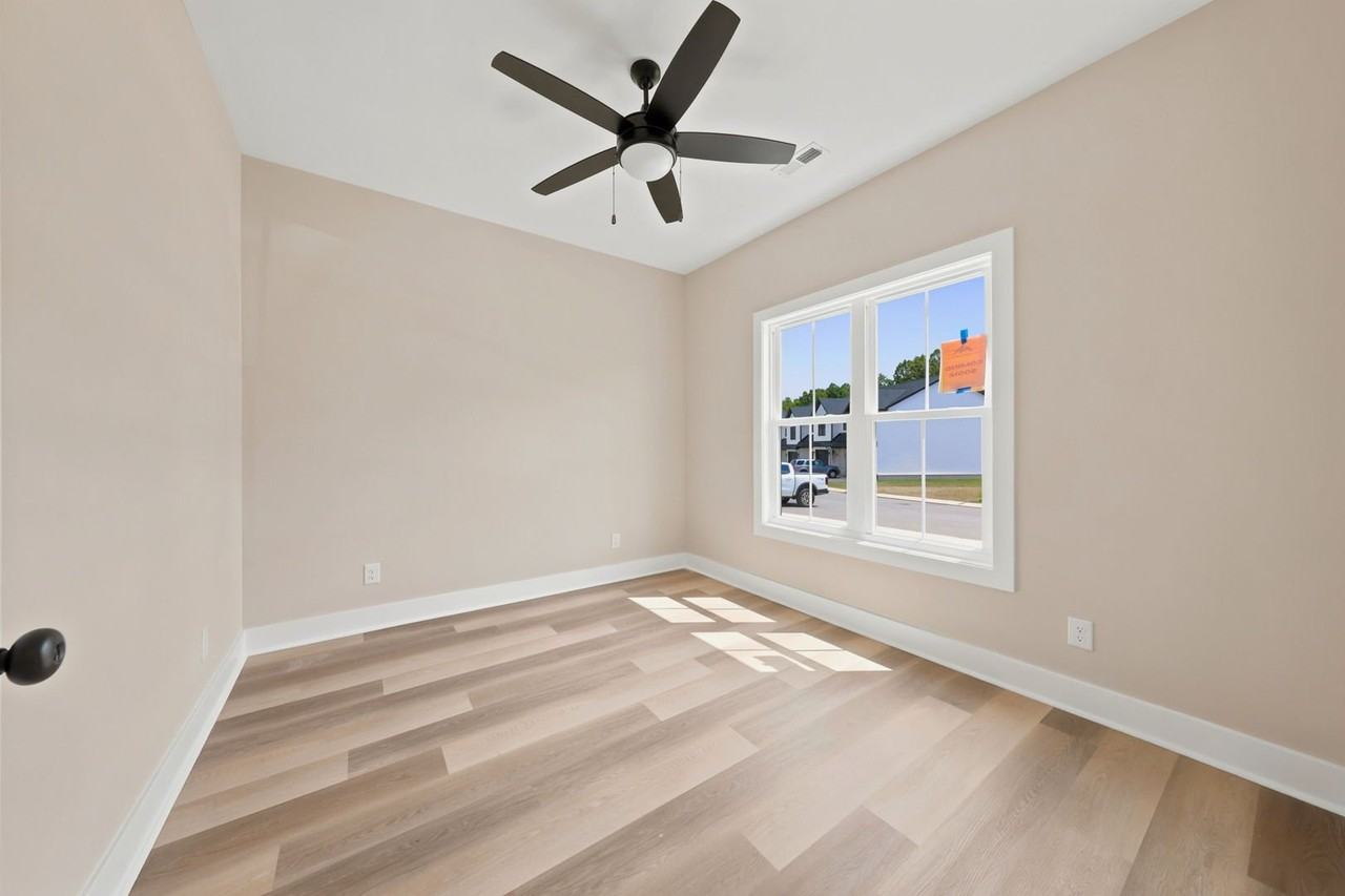 126 Luke Ct - Photo 4 of 34