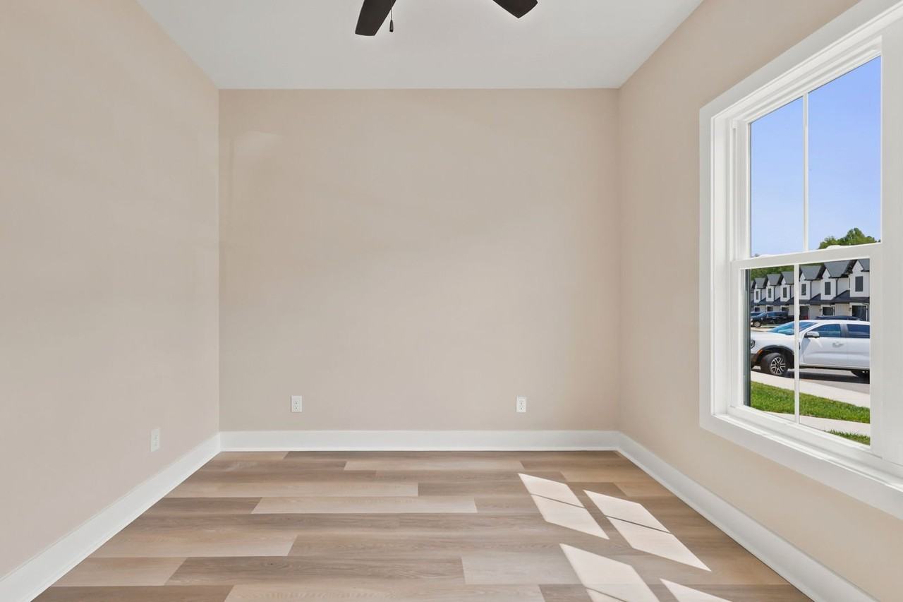 126 Luke Ct - Photo 5 of 34