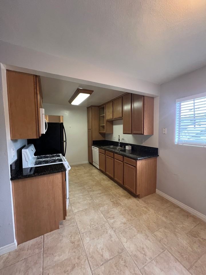 1420 W Lambert Rd #416 - Photo 7 of 32