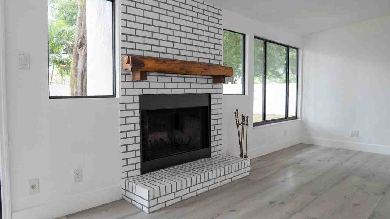 15 N Saturn Ave - Photo 3 of 19
