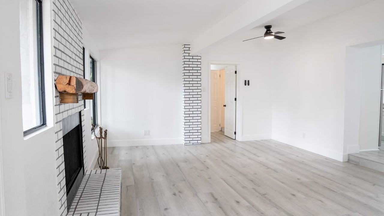 15 N Saturn Ave - Photo 4 of 19