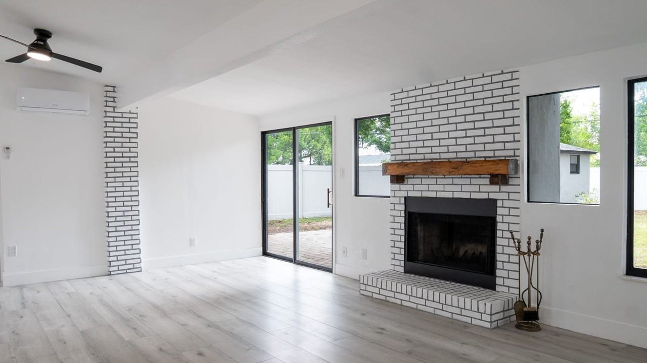15 N Saturn Ave - Photo 5 of 19
