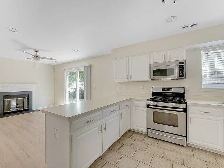 6119 Oaklawn Ln - Photo 4 of 19