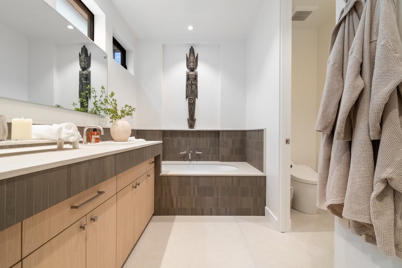 2052 Montgomery Ave - Photo 7 of 17