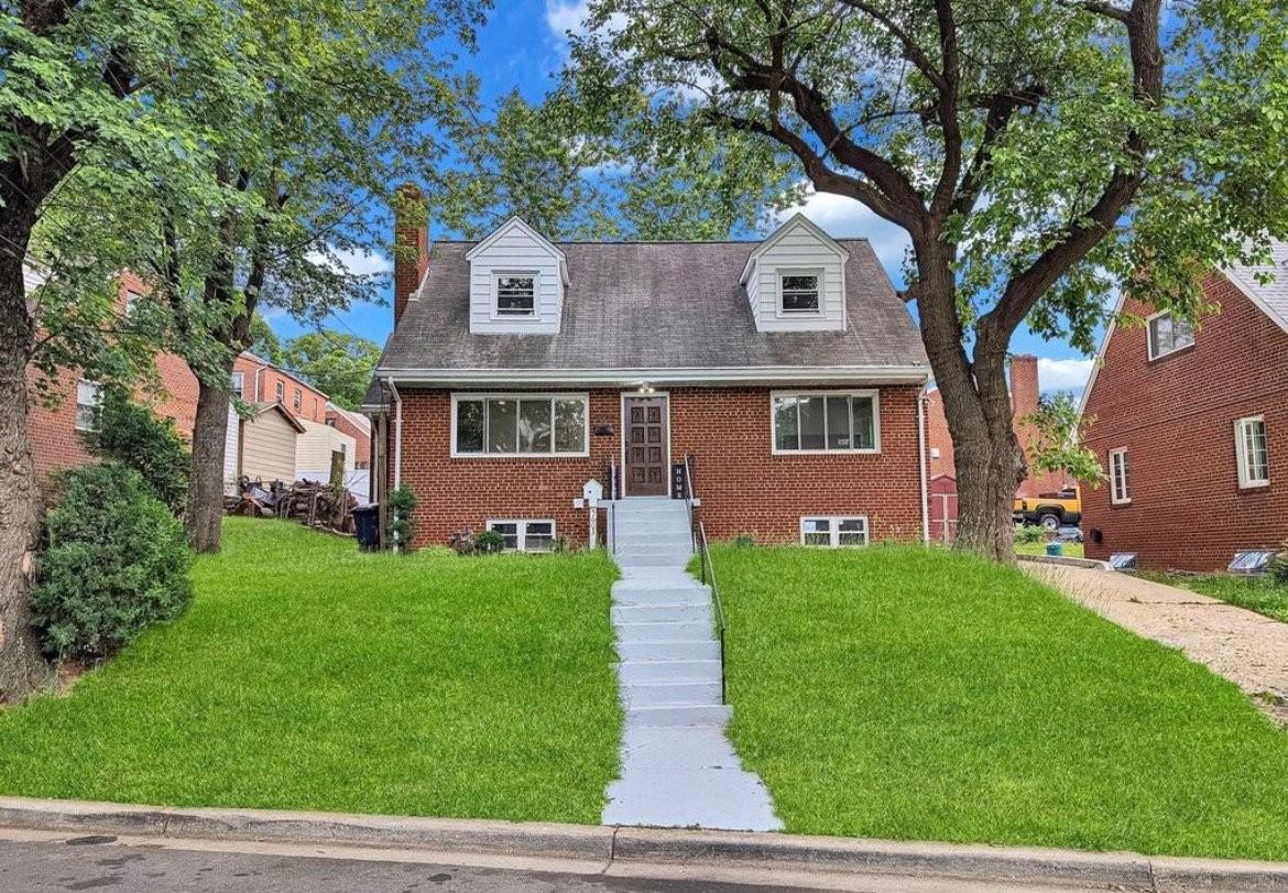 5603 Newton St - Photo 2 of 18