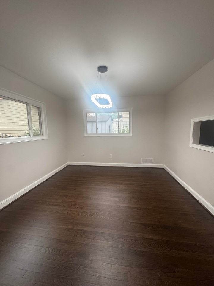 5603 Newton St - Photo 6 of 18