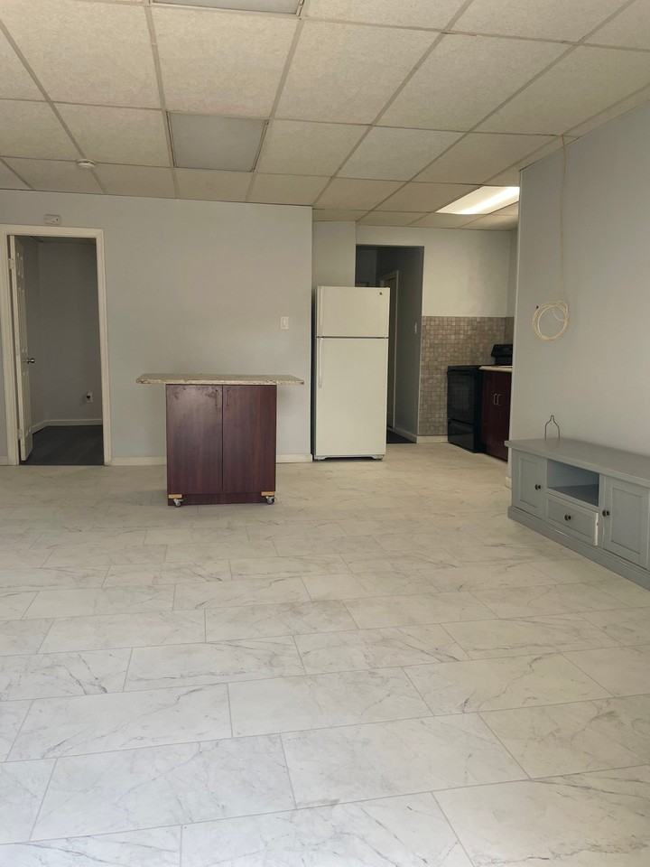 1111 Girard Ave #1111-1stFL - Photo 2 of 10