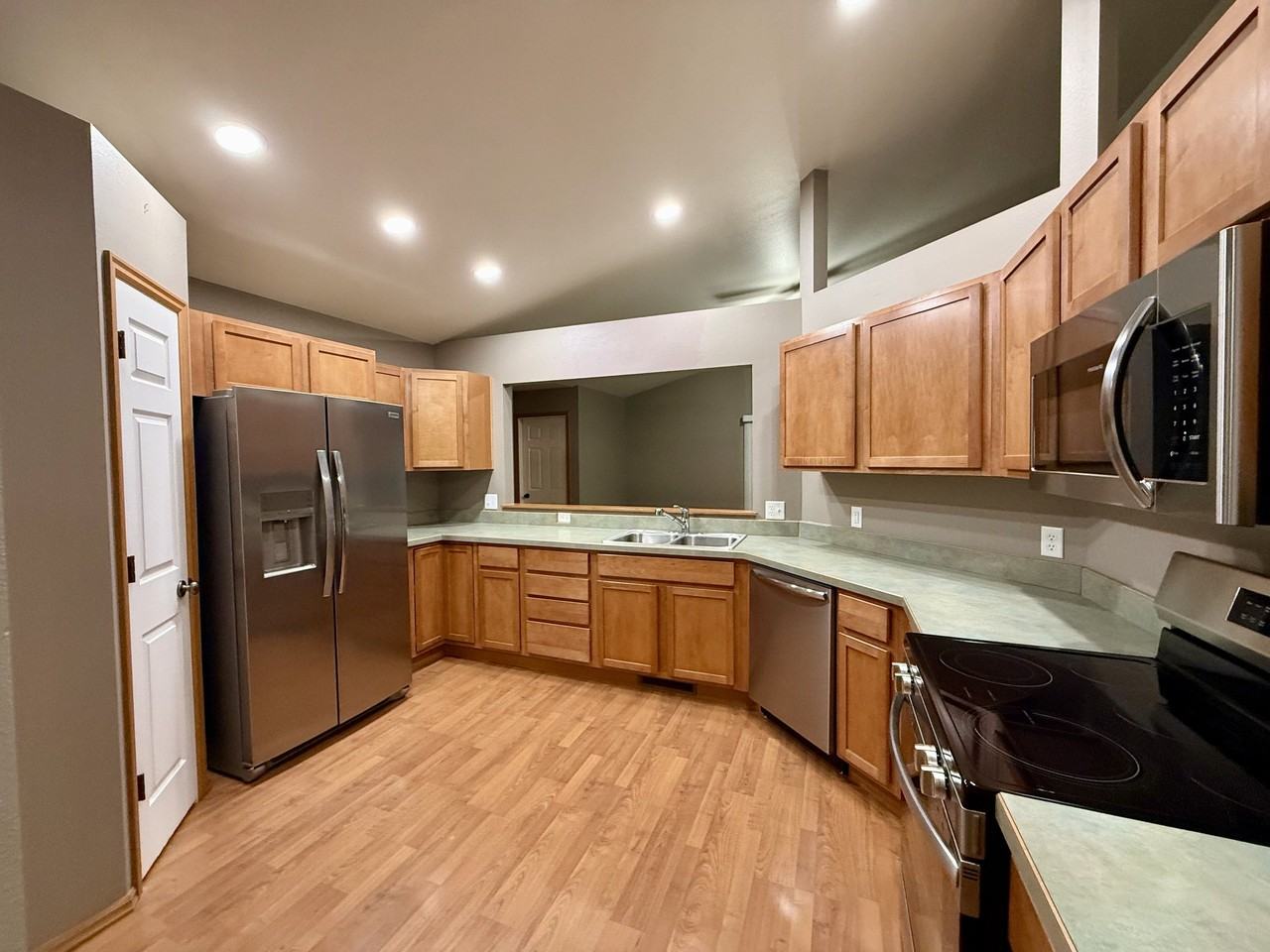 351 Springfield Dr - Photo 5 of 17