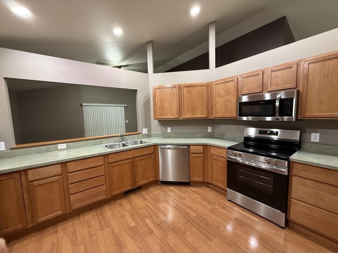 351 Springfield Dr - Photo 6 of 17