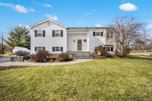 9 Pilgrim Ln - Photo 1 of 1