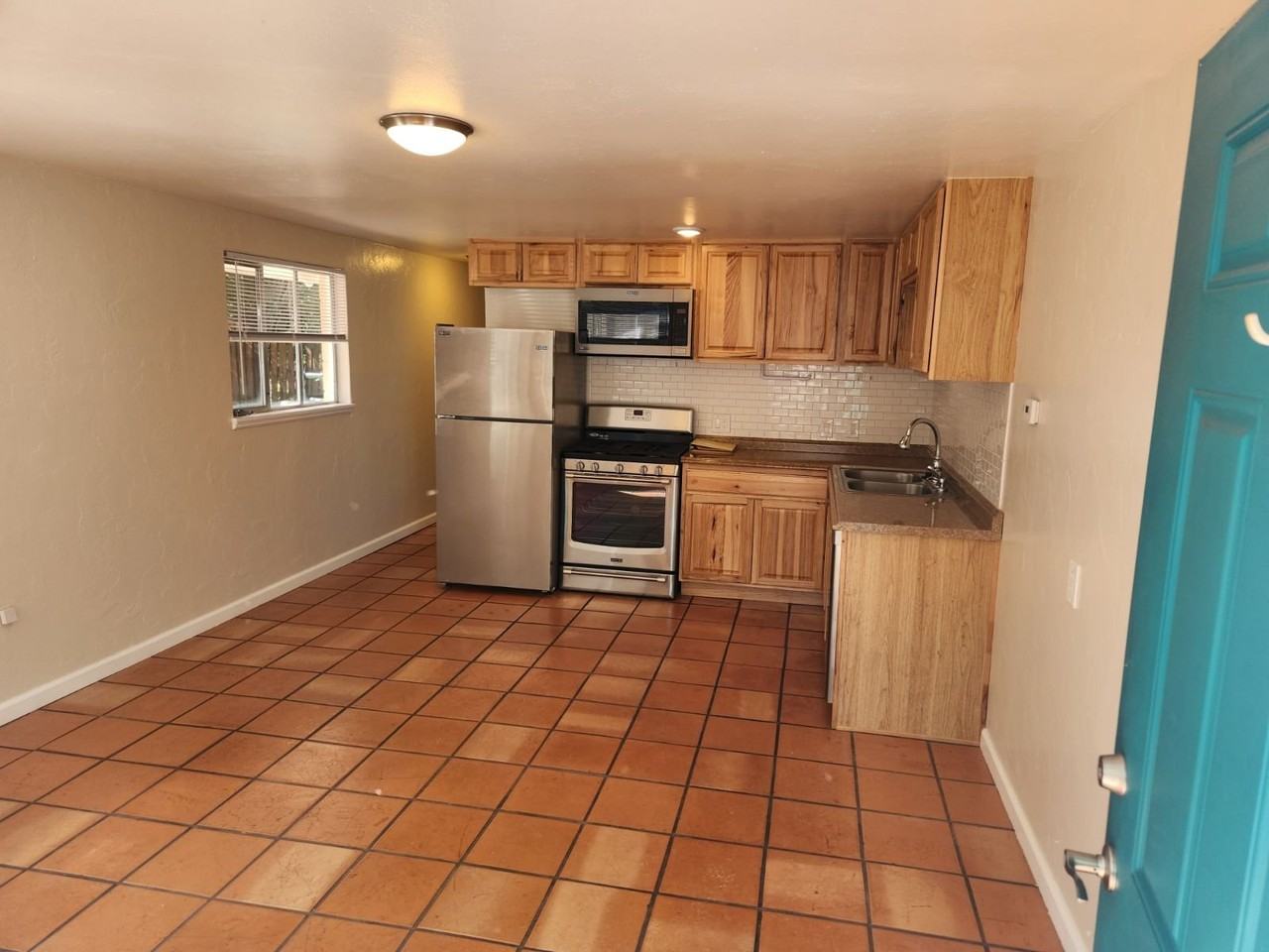 10 Deer Path Ave #3 - Photo 2 of 11
