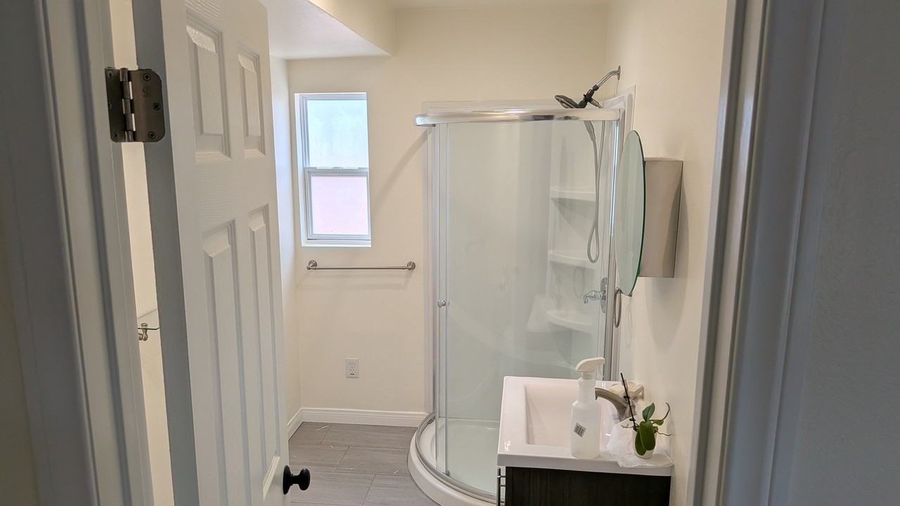 570 Carlo Dr #1 - Photo 3 of 5
