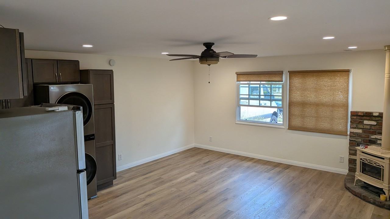 570 Carlo Dr #1 - Photo 5 of 5