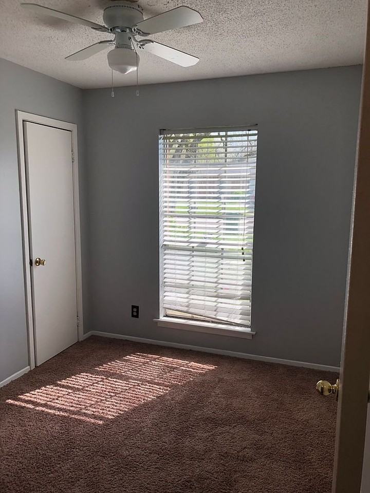 1149 Oakbrook Dr - Photo 7 of 13