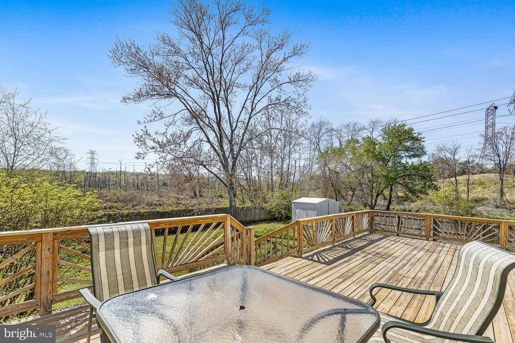2037 Dewey Dr - Photo 3 of 13