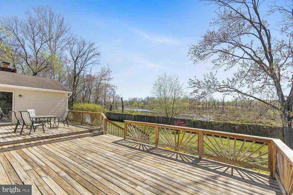 2037 Dewey Dr - Photo 4 of 13