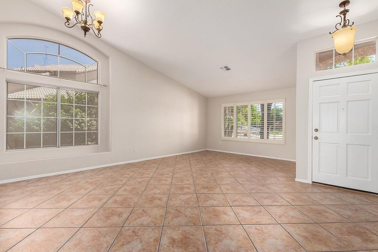 4830 W Geronimo St - Photo 2 of 19