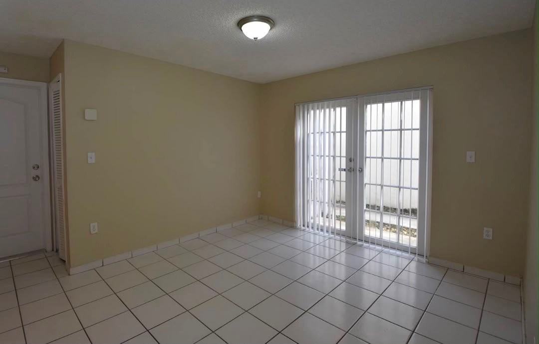 15291 Sw 51st St - Photo 3 of 12