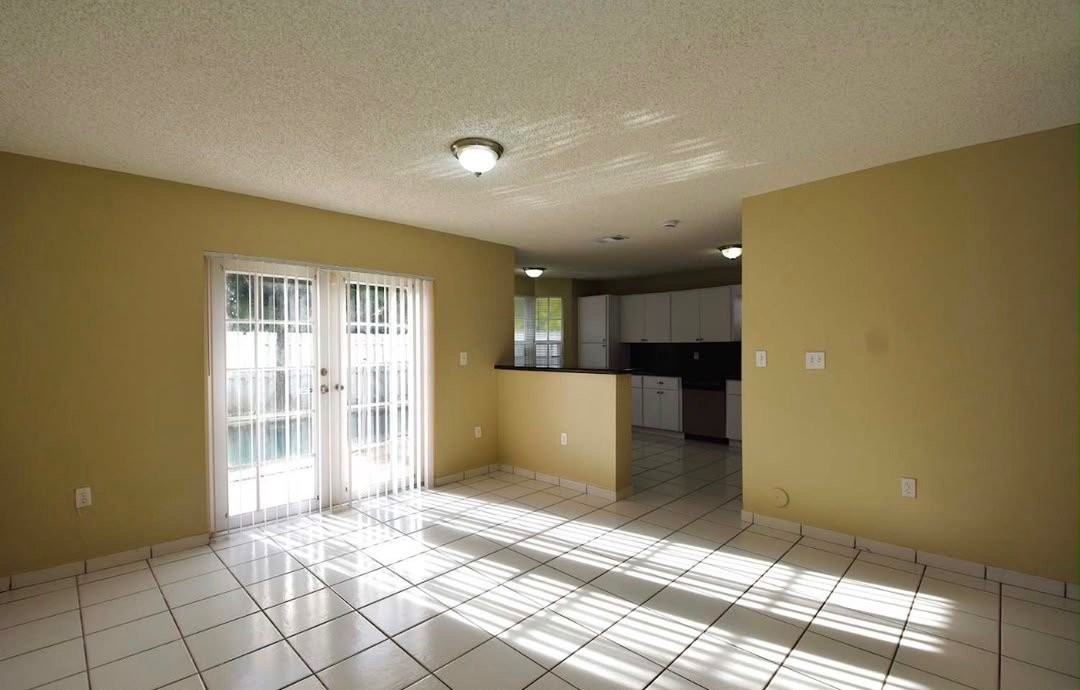 15291 Sw 51st St - Photo 4 of 12
